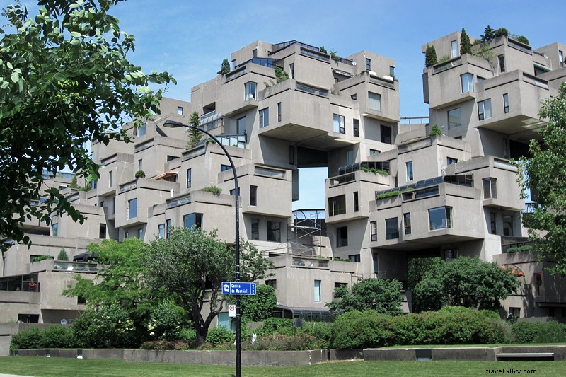 モントリオール建築家ツアー：ハビタット67とモダン建築巡り
