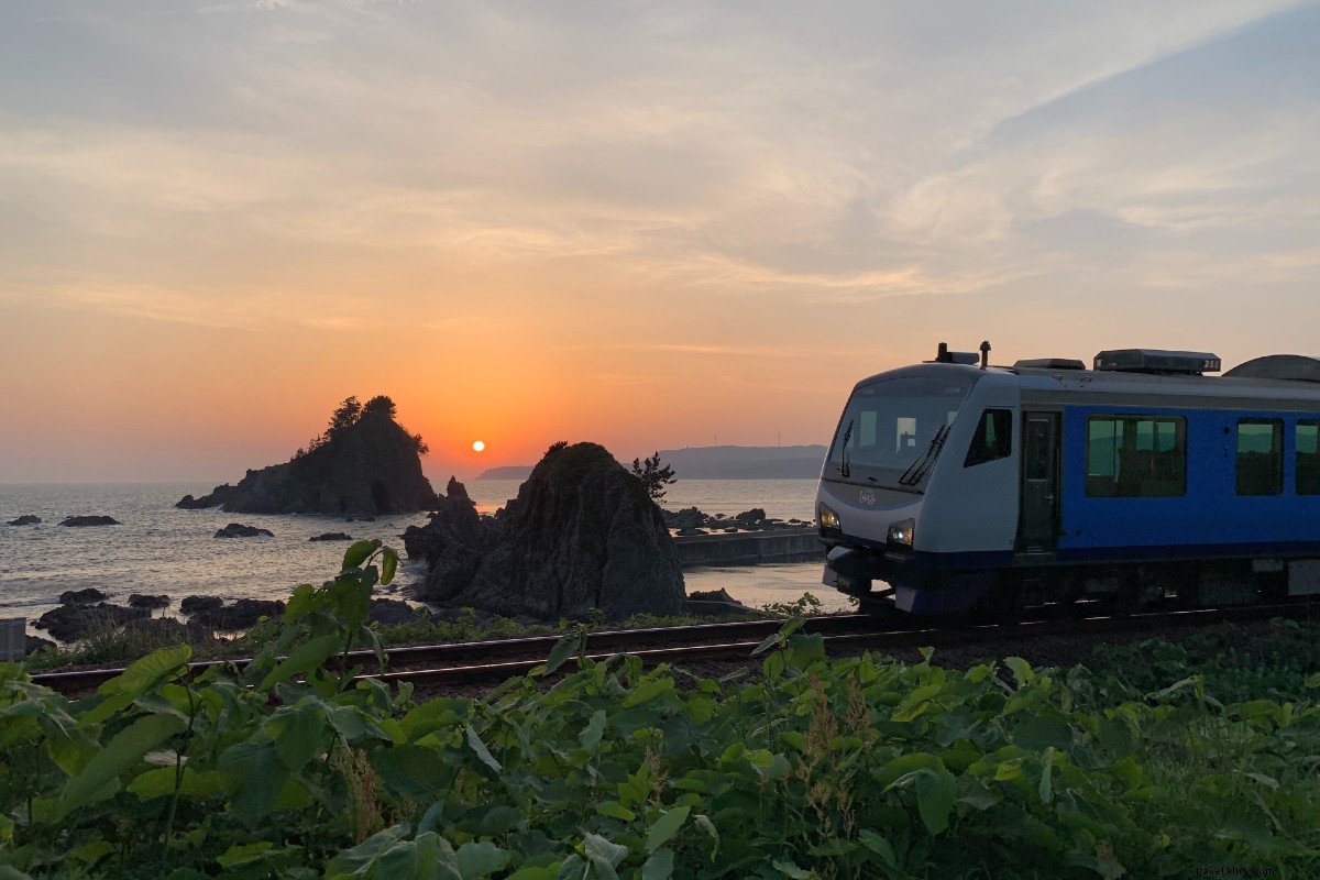 日本の絶景スポット：静かなハイキング・沿岸列車・国宝まで徹底紹介