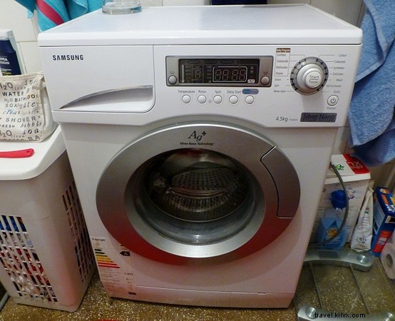 荷物は軽く、余計な靴下は置き忘れよう