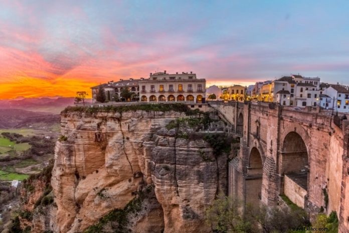 セビリア発！ビーチ・宮殿・自然を巡る24のおすすめ日帰り旅行