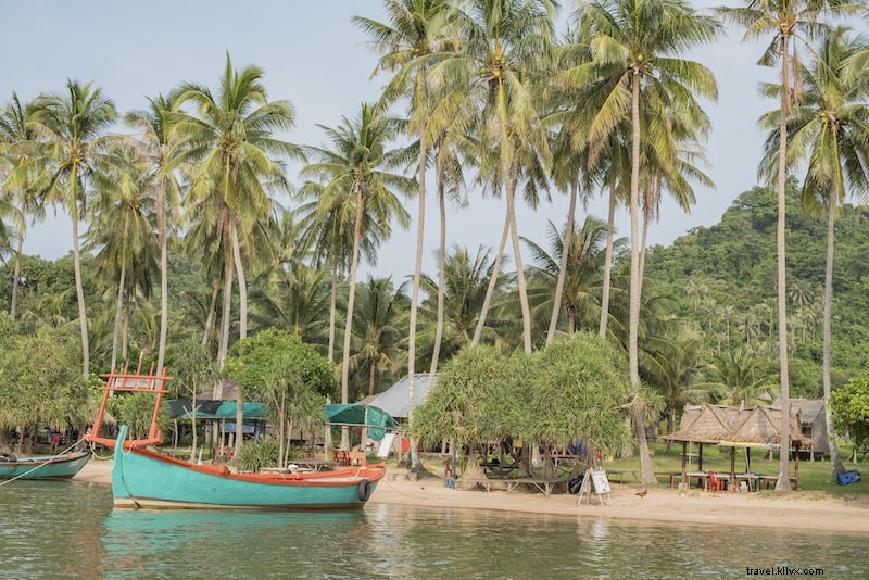 まだ知られていないアジアの絶景19島を巡る旅