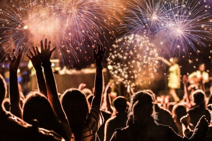 世界の7大絶景！息を呑む新年花火大会