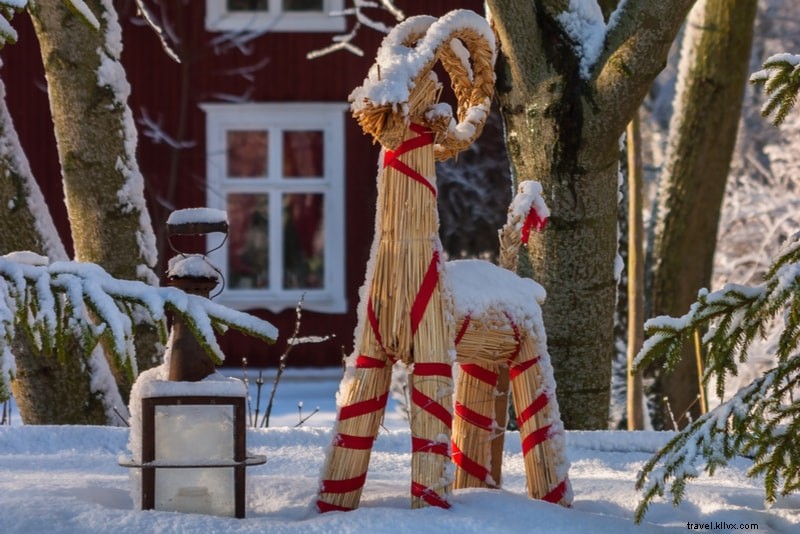 世界のユニークなクリスマス伝統8選