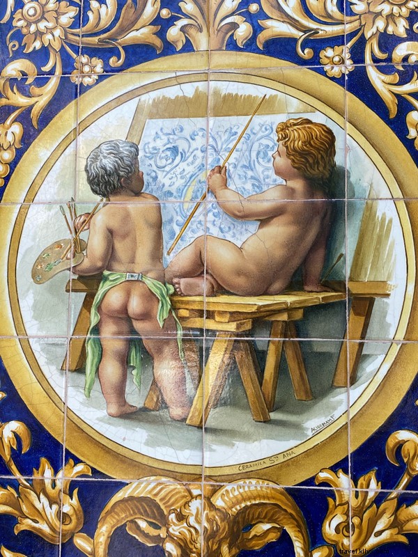 セビリアの鮮やかなタイル
