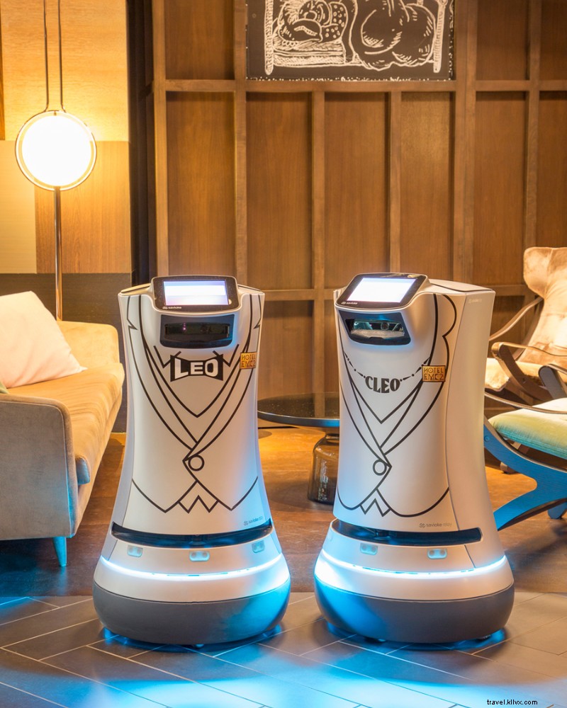 ホテルEMC2で、ロボットがあなたを迎える準備完了