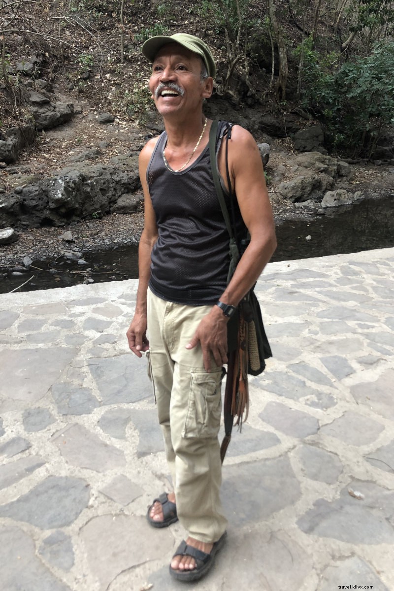 元ゲリラ戦闘員が森のガイドに—エルサルバドル・シンケラ森林で出会う