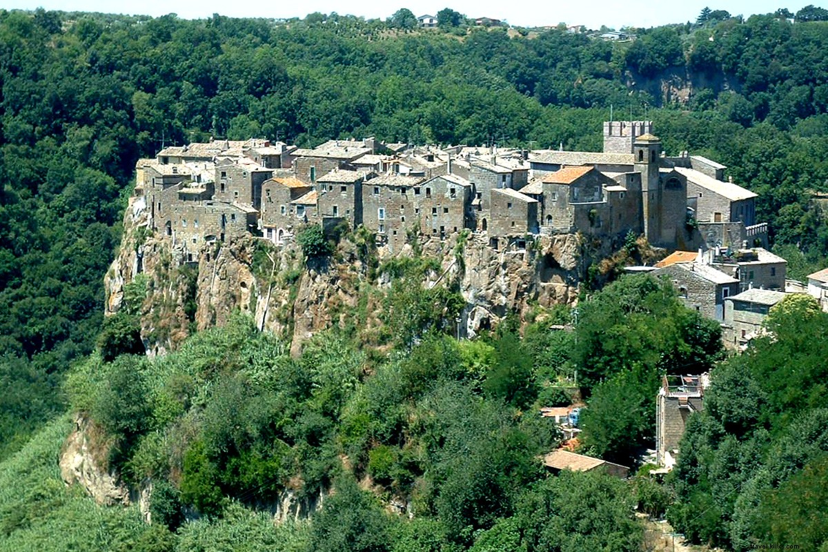なぜ人は地下世界に惹かれるのか：深層への探求