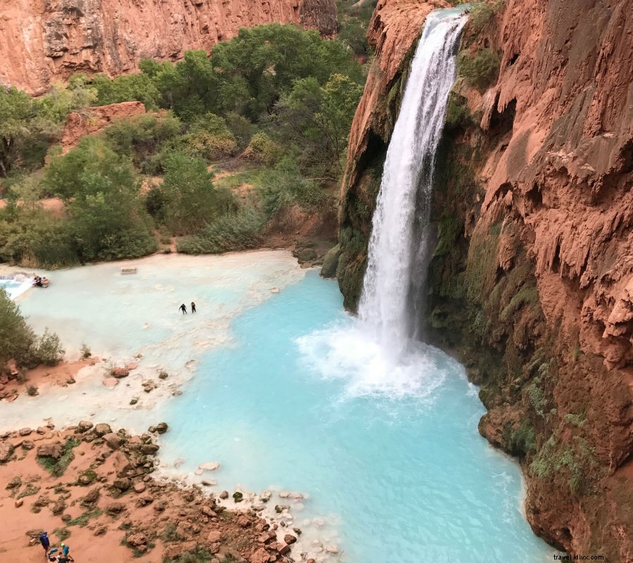 旅のチェックリストに加えたい、ビーチと湖のカラフル絶景