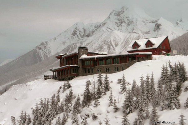 スロープのロマンス：ロッキー山脈とアルプスのロマンチックなスキーリゾートホテル