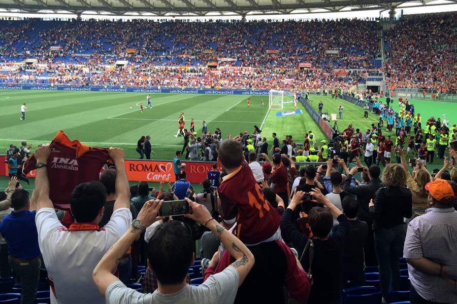 ローマでサッカー観戦するときは、間違ったチームを応援しないで