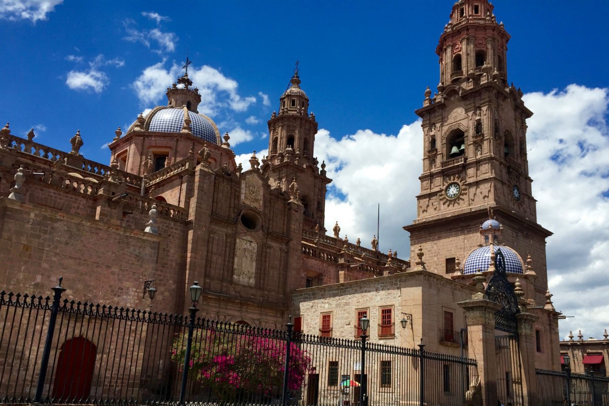 魔法のような中世メキシコ・ロードトリップ