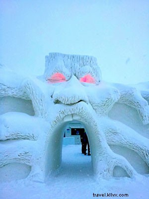 フィンランド・ケミの雪の城：氷と雪の幻想世界