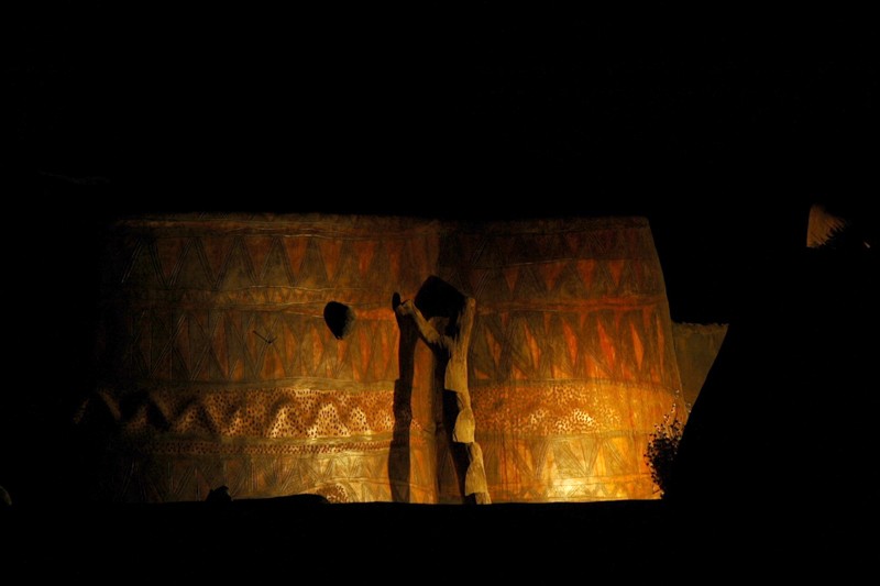 アフリカの夜、滝と悪魔払いの始まり