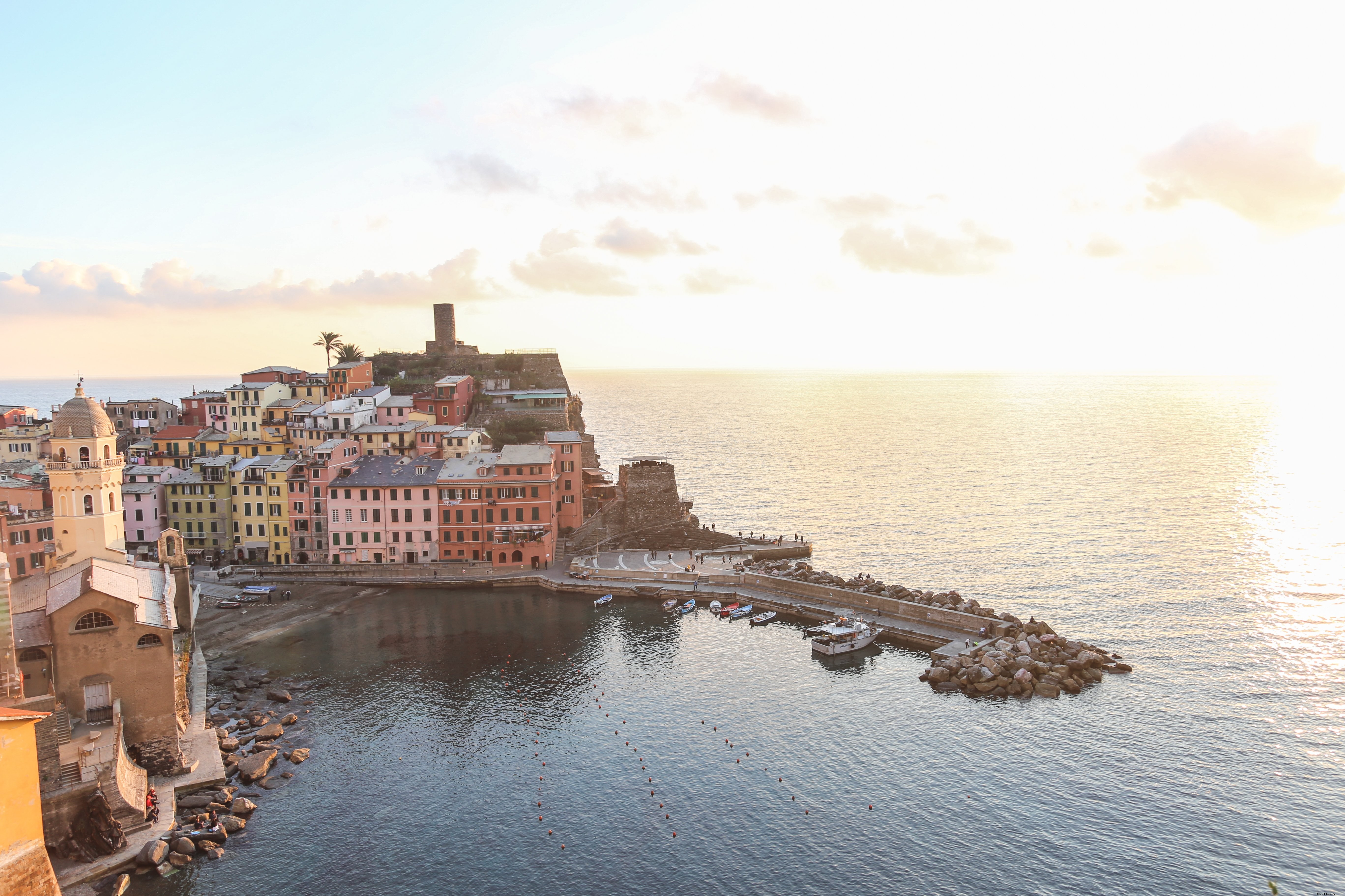 ヴェルナッツァ・イタリア港のボートドック写真