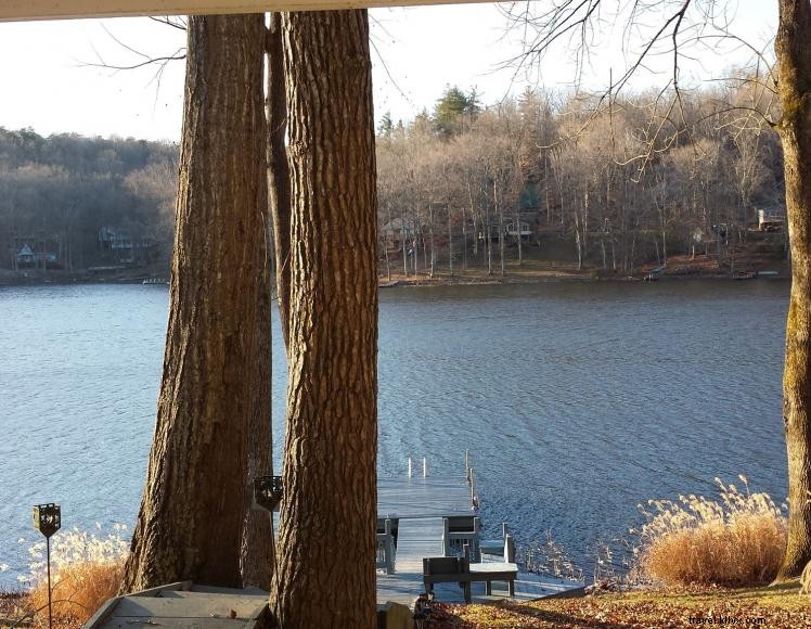 マローン湖のフック＆フライ・レイクハウス