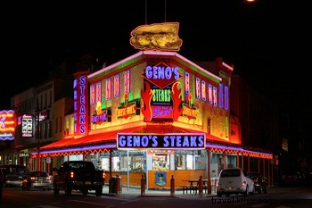 本場フィラデルフィアで最高のチーズステーキを注文する方法とおすすめ店