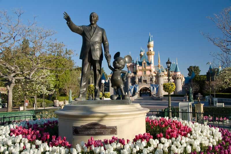 2020年版 ディズニーランド® パーク訪問ガイド