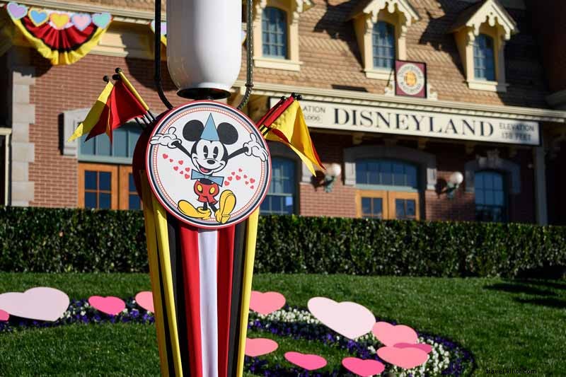 2020年版 ディズニーランド® パーク訪問ガイド