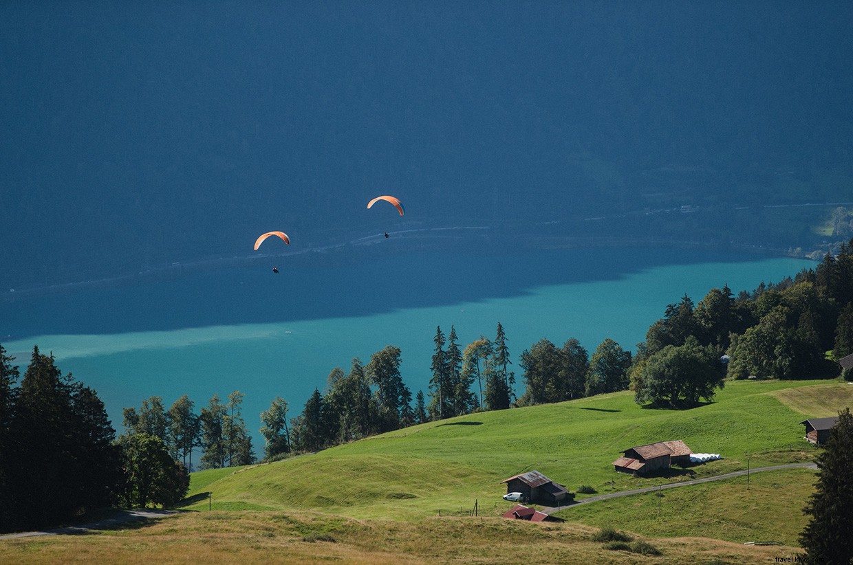 ベルン・オーバーラント：山頂から海へ