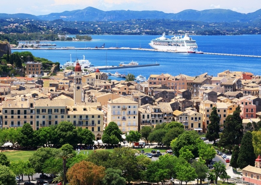 ギリシャ・コルフ島の魅力と旅行ガイド