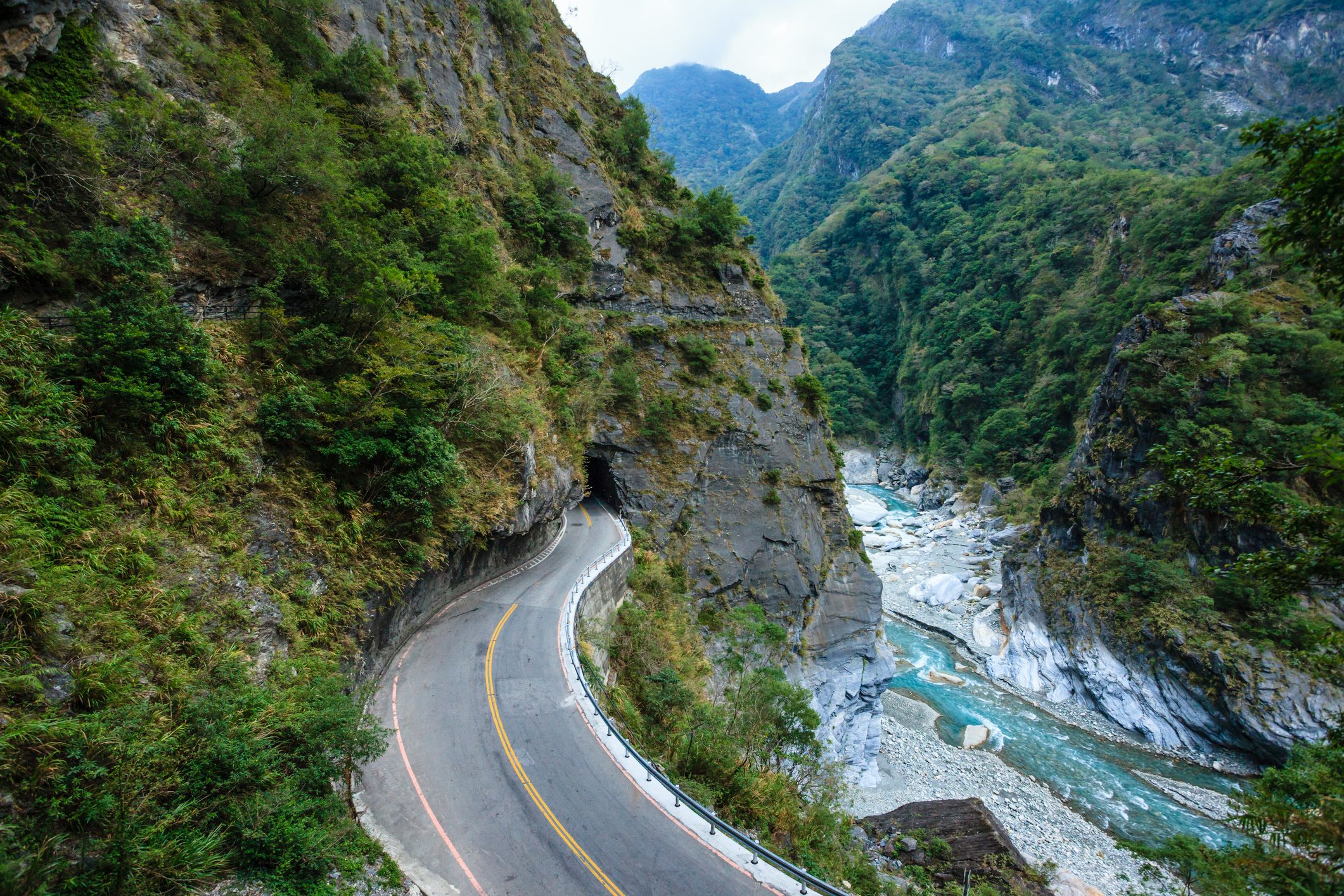 世界で最も危険な道路ベスト18
