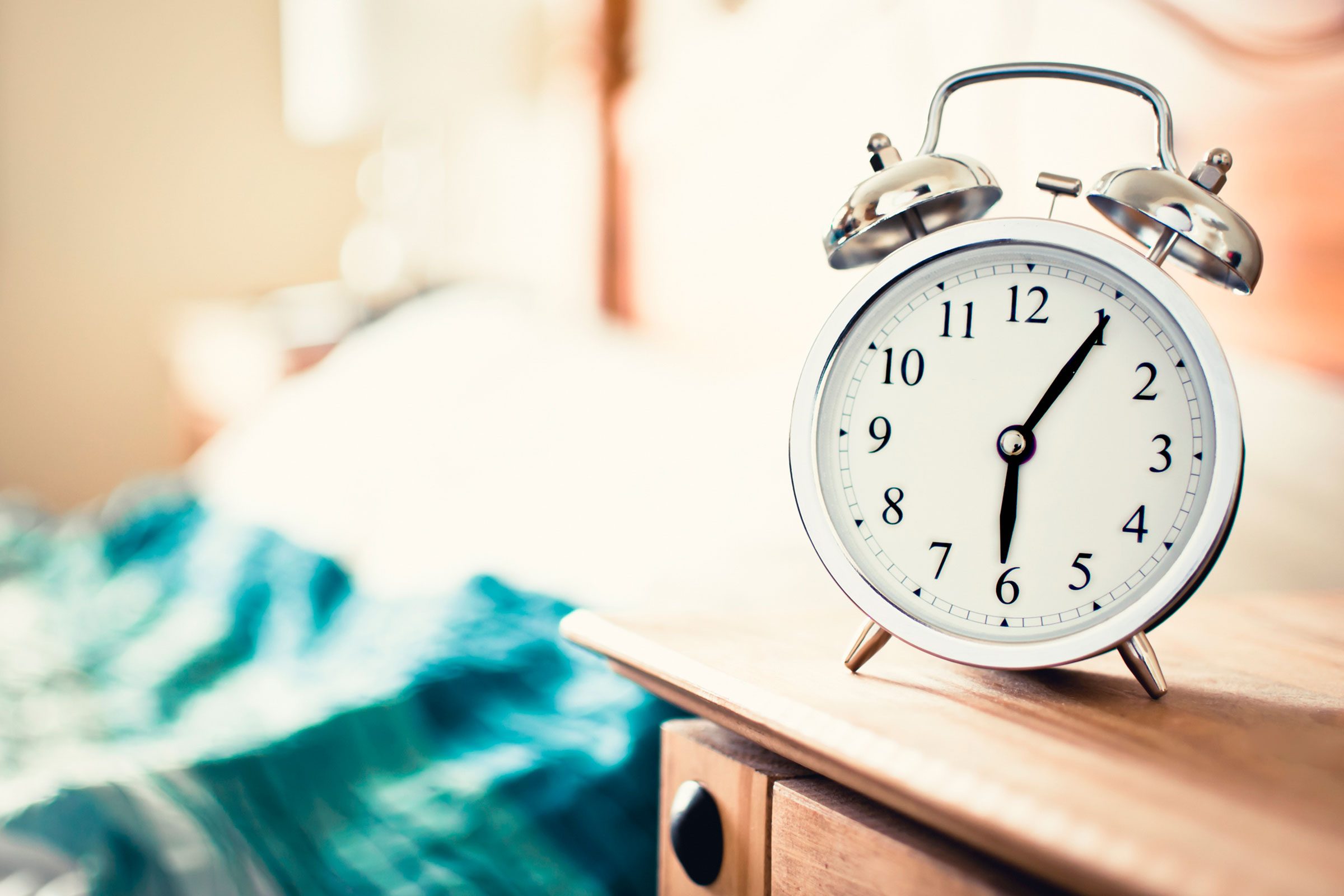 飛行機で快適に眠るための8つのコツ