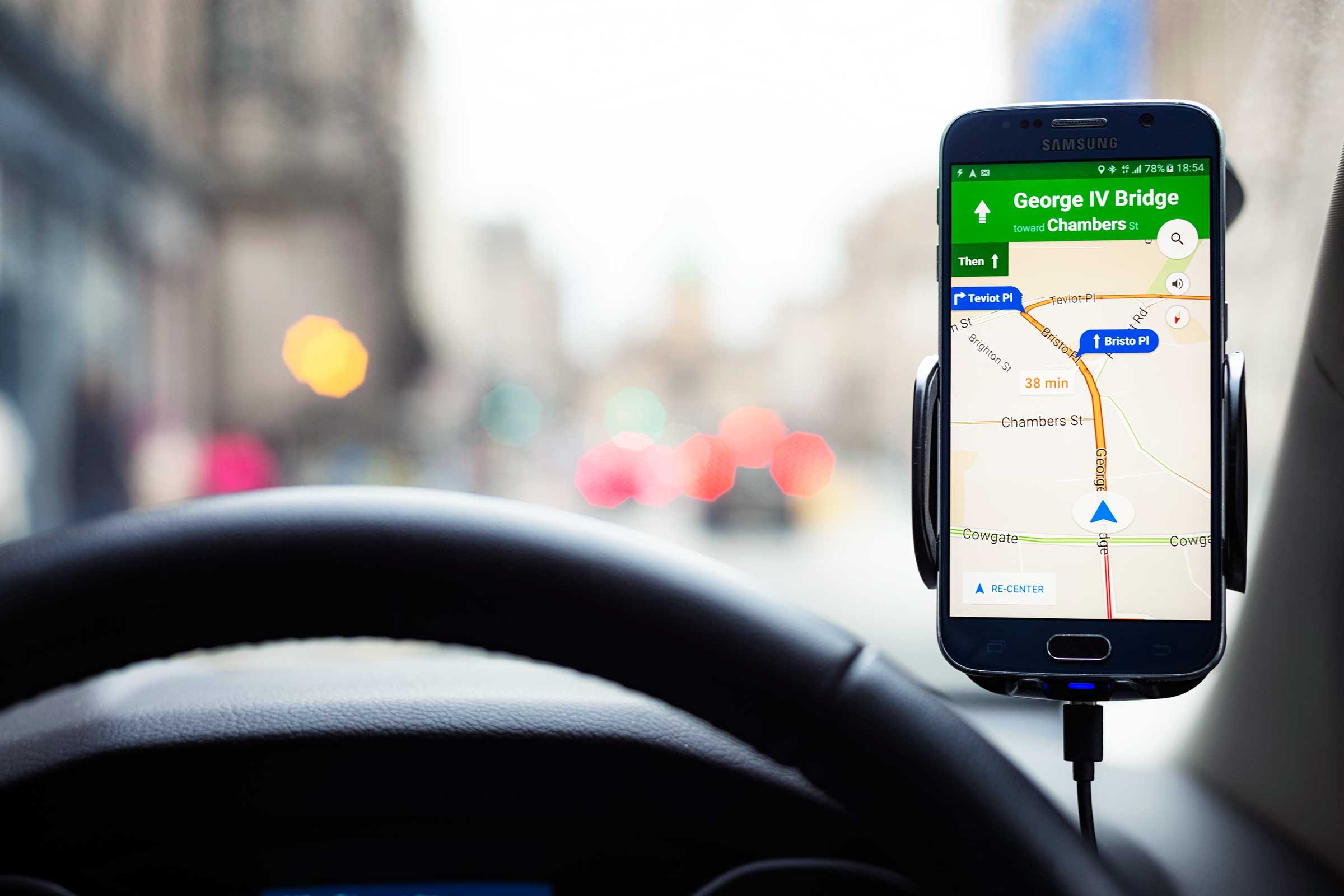 運転中のテキスト送信をやめる7つの実践的ヒント