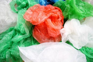 機内持ち込み手荷物に化粧品を入れる7つの裏技