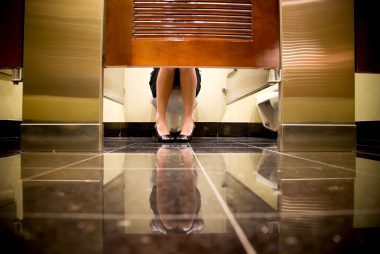 公衆トイレで守るべき8つの暗黙のエチケット
