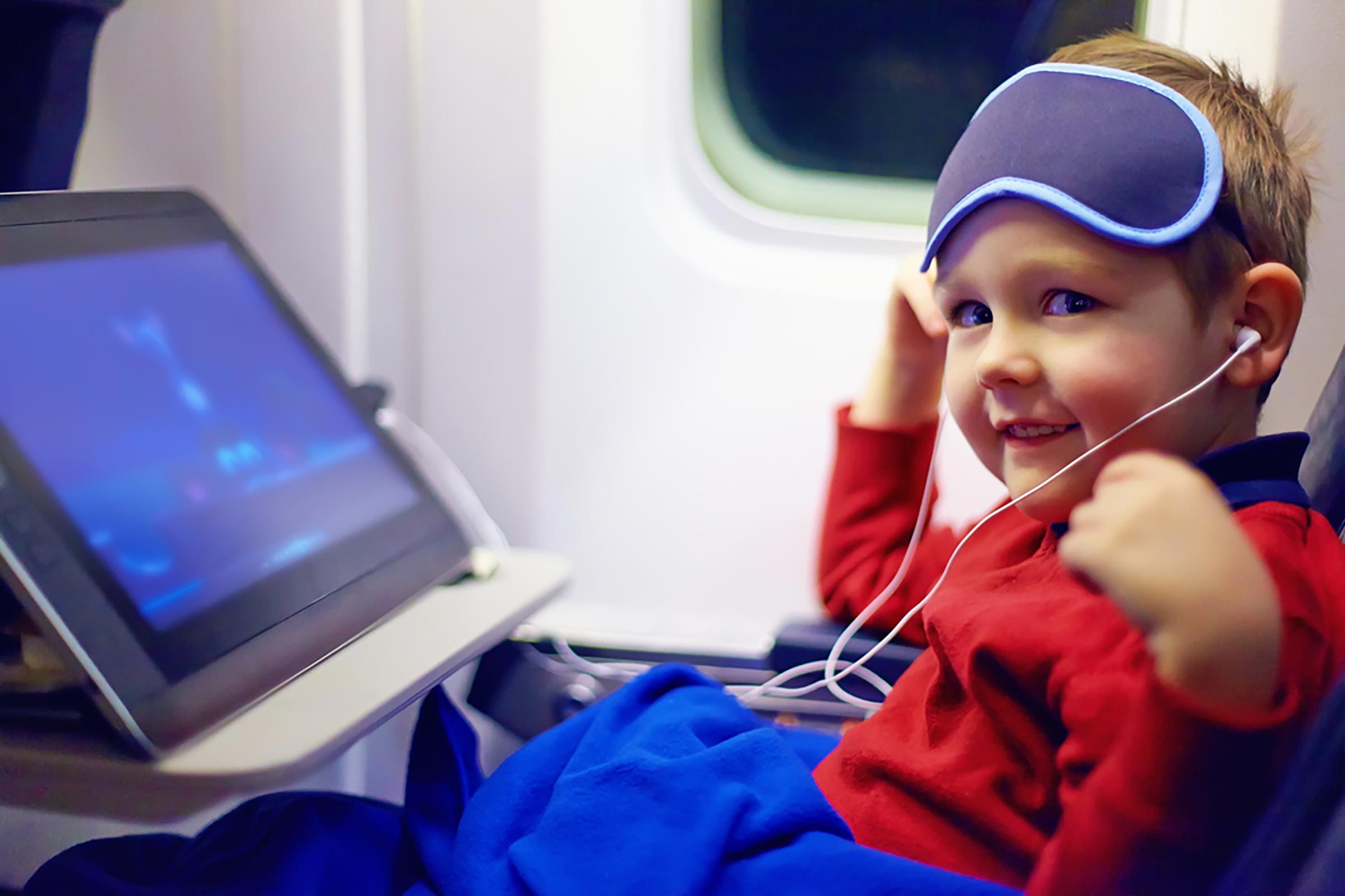 子供と一緒に飛行機に乗るとき、正気を保つための10の天才的ショートカット