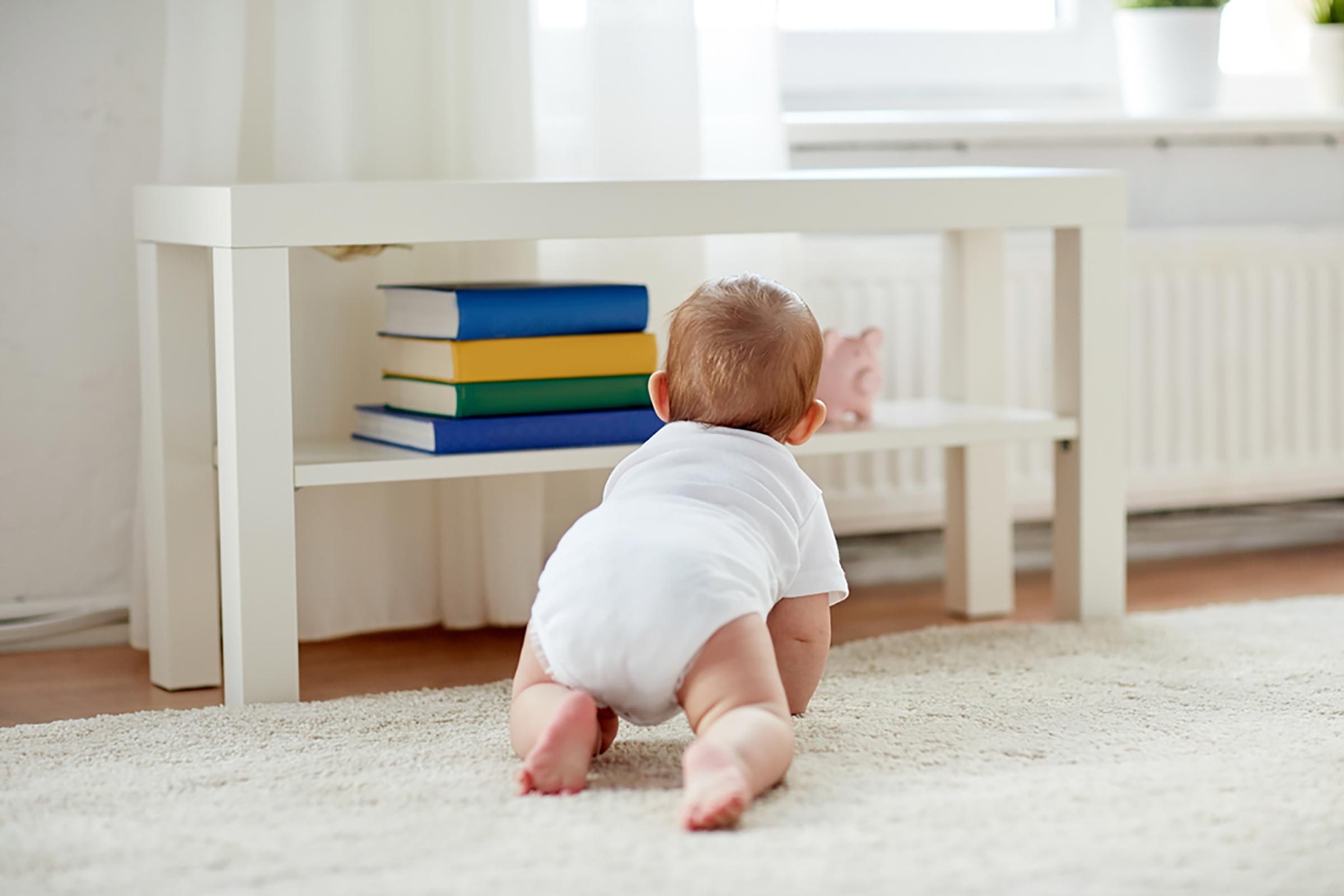 ホテルの部屋で見落としがちな13の危険 – 子どもの安全を守るために