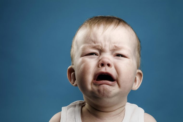 子どもの耳の痛みを和らげるフライト時の7つの対策