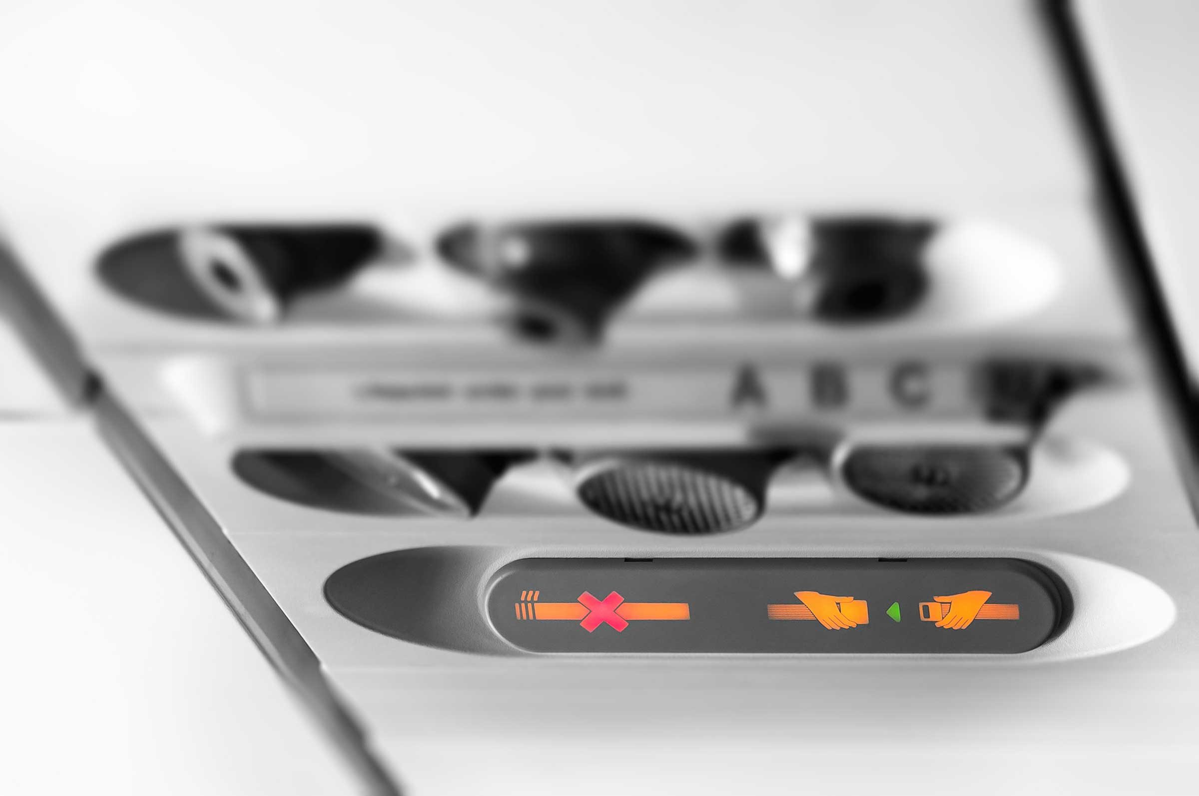 飛行機で聞こえる9つの音とその意味