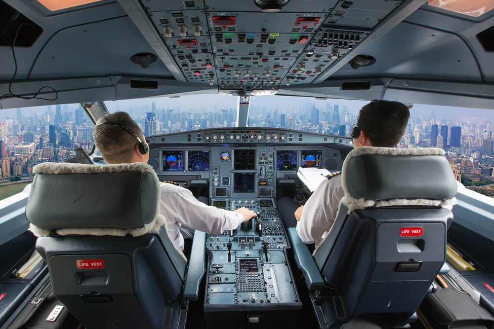 客室乗務員とパイロットが教える、子どもと一緒に飛行機に乗るための21の秘訣
