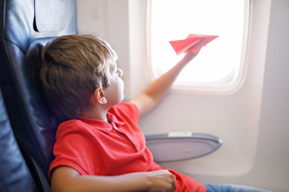 客室乗務員とパイロットが教える、子どもと一緒に飛行機に乗るための21の秘訣